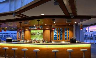 Bar ob bazenu