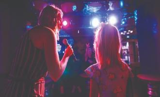 Karaoke v središču pozornosti
