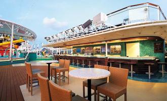 Bar ob bazenu Waves